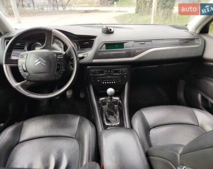 Сітроен С5 2009 у Кременце на Automoto.ua Сірий Сітроен С5, об'ємом двигуна 2 л та пробігом 284 тис. км за 6400 $, фото 21 на Automoto.ua