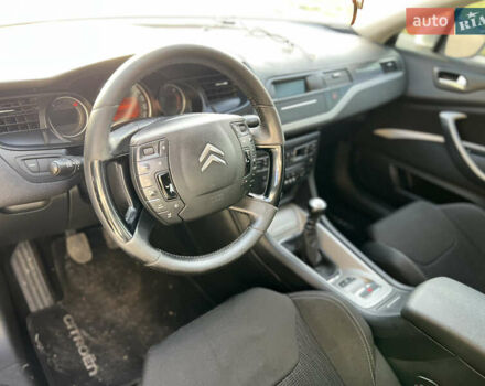 Серый Ситроен С5, объемом двигателя 2 л и пробегом 250 тыс. км за 6500 $, фото 17 на Automoto.ua
