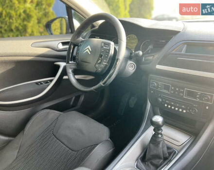 Серый Ситроен С5, объемом двигателя 2 л и пробегом 250 тыс. км за 6500 $, фото 16 на Automoto.ua