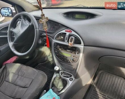 Серый Ситроен С5, объемом двигателя 2 л и пробегом 394 тыс. км за 2836 $, фото 1 на Automoto.ua