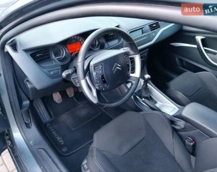 Сірий Сітроен С5, об'ємом двигуна 2 л та пробігом 255 тис. км за 6500 $, фото 13 на Automoto.ua