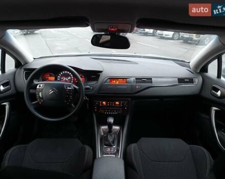 Серый Ситроен С5, объемом двигателя 2 л и пробегом 318 тыс. км за 6399 $, фото 1 на Automoto.ua