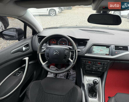 Сірий Сітроен С5, об'ємом двигуна 2 л та пробігом 320 тис. км за 5800 $, фото 12 на Automoto.ua