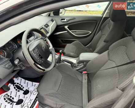 Сірий Сітроен С5, об'ємом двигуна 2 л та пробігом 320 тис. км за 5800 $, фото 15 на Automoto.ua