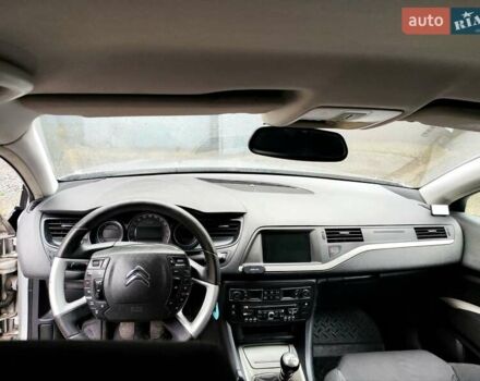 Сірий Сітроен С5, об'ємом двигуна 2 л та пробігом 246 тис. км за 8300 $, фото 29 на Automoto.ua