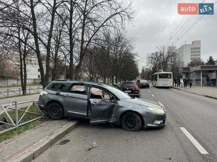Серый Ситроен С5, объемом двигателя 2 л и пробегом 320 тыс. км за 3000 $, фото 1 на Automoto.ua