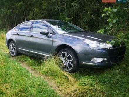 Сітроен С5 2014 у Коростене на Automoto.ua Сірий Сітроен С5, об'ємом двигуна 2.18 л та пробігом 270 тис. км за 7950 $, фото 1 на Automoto.ua