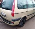 Желтый Ситроен С8, объемом двигателя 2 л и пробегом 250 тыс. км за 3650 $, фото 3 на Automoto.ua