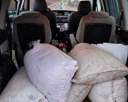 Серый Ситроен С8, объемом двигателя 2.18 л и пробегом 273 тыс. км за 3900 $, фото 17 на Automoto.ua