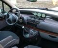 Серый Ситроен С8, объемом двигателя 2 л и пробегом 226 тыс. км за 5800 $, фото 3 на Automoto.ua