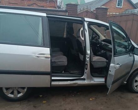 Серый Ситроен С8, объемом двигателя 2.2 л и пробегом 346 тыс. км за 5000 $, фото 1 на Automoto.ua