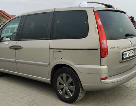 Серый Ситроен С8, объемом двигателя 2.2 л и пробегом 285 тыс. км за 5000 $, фото 2 на Automoto.ua