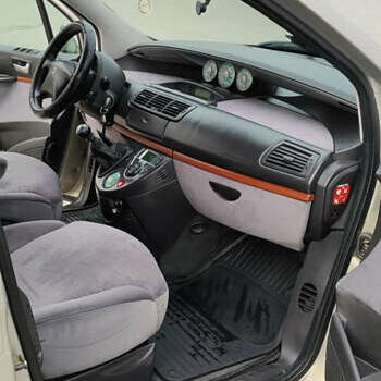 Серый Ситроен С8, объемом двигателя 2.2 л и пробегом 285 тыс. км за 5000 $, фото 7 на Automoto.ua