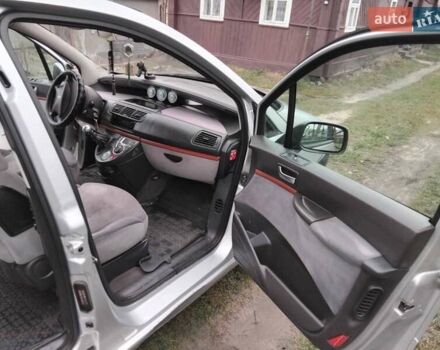 Серый Ситроен С8, объемом двигателя 2.2 л и пробегом 280 тыс. км за 4500 $, фото 2 на Automoto.ua