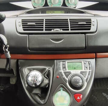 Серый Ситроен С8, объемом двигателя 2.2 л и пробегом 285 тыс. км за 5000 $, фото 15 на Automoto.ua