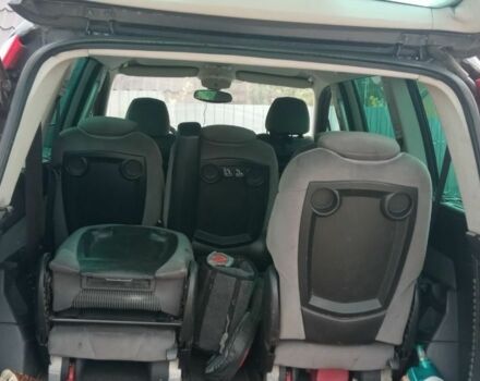 Сітроен С8 2009 у Вінниці на Automoto.ua Сірий Сітроен С8, об'ємом двигуна 2 л та пробігом 266 тис. км за 6000 $, фото 7 на Automoto.ua