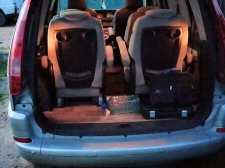 Серый Ситроен С8, объемом двигателя 2.18 л и пробегом 273 тыс. км за 3900 $, фото 1 на Automoto.ua