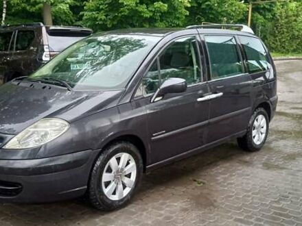 Серый Ситроен С8, объемом двигателя 2.2 л и пробегом 280 тыс. км за 3650 $, фото 1 на Automoto.ua