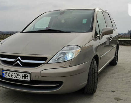 Серый Ситроен С8, объемом двигателя 2.18 л и пробегом 275 тыс. км за 5800 $, фото 1 на Automoto.ua