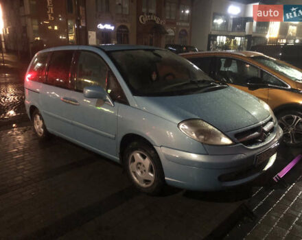 Синий Ситроен С8, объемом двигателя 2.18 л и пробегом 330 тыс. км за 2800 $, фото 1 на Automoto.ua