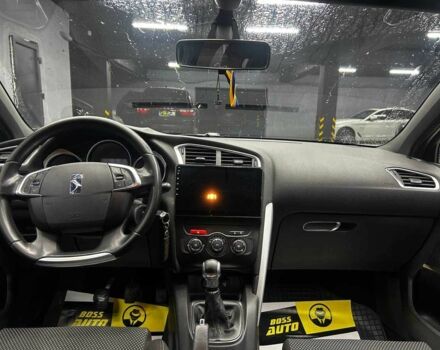 Белый Ситроен ДС4, объемом двигателя 0 л и пробегом 220 тыс. км за 7200 $, фото 11 на Automoto.ua