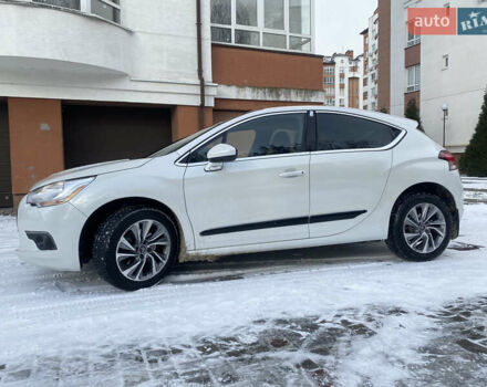 Білий Сітроен ДС4, об'ємом двигуна 2 л та пробігом 119 тис. км за 9800 $, фото 1 на Automoto.ua