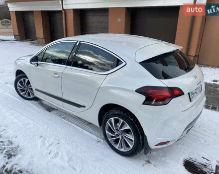 Білий Сітроен ДС4, об'ємом двигуна 2 л та пробігом 119 тис. км за 9800 $, фото 8 на Automoto.ua