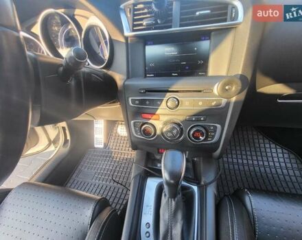 Білий Сітроен ДС4, об'ємом двигуна 2 л та пробігом 79 тис. км за 15300 $, фото 19 на Automoto.ua