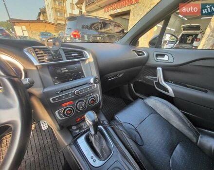 Білий Сітроен ДС4, об'ємом двигуна 2 л та пробігом 79 тис. км за 15300 $, фото 23 на Automoto.ua