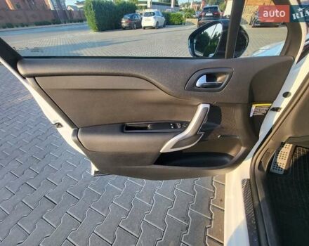 Білий Сітроен ДС4, об'ємом двигуна 2 л та пробігом 79 тис. км за 15300 $, фото 26 на Automoto.ua