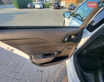 Білий Сітроен ДС4, об'ємом двигуна 2 л та пробігом 79 тис. км за 15300 $, фото 28 на Automoto.ua