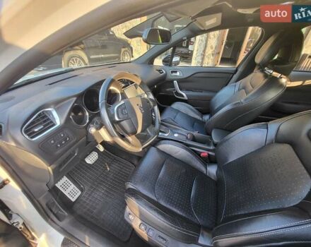 Білий Сітроен ДС4, об'ємом двигуна 2 л та пробігом 79 тис. км за 15300 $, фото 25 на Automoto.ua