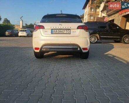 Білий Сітроен ДС4, об'ємом двигуна 2 л та пробігом 79 тис. км за 15300 $, фото 7 на Automoto.ua