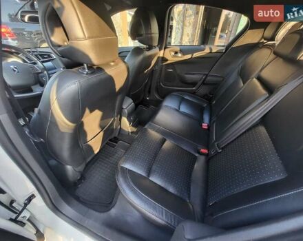 Білий Сітроен ДС4, об'ємом двигуна 2 л та пробігом 79 тис. км за 15300 $, фото 29 на Automoto.ua