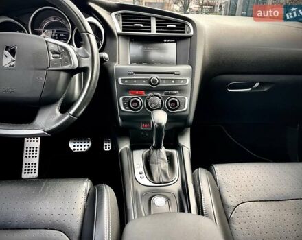 Белый Ситроен ДС4, объемом двигателя 2 л и пробегом 115 тыс. км за 13500 $, фото 16 на Automoto.ua