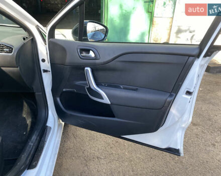 Білий Сітроен ДС4, об'ємом двигуна 2 л та пробігом 160 тис. км за 15500 $, фото 24 на Automoto.ua