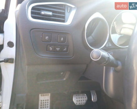 Білий Сітроен ДС4, об'ємом двигуна 2 л та пробігом 160 тис. км за 15500 $, фото 15 на Automoto.ua