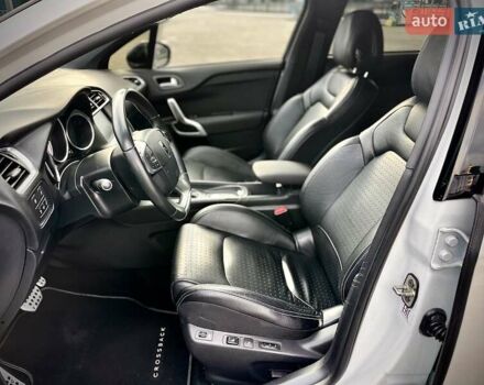 Белый Ситроен ДС4, объемом двигателя 2 л и пробегом 115 тыс. км за 13500 $, фото 10 на Automoto.ua
