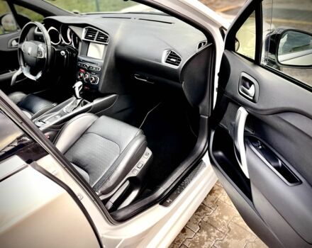 Белый Ситроен ДС4, объемом двигателя 2 л и пробегом 115 тыс. км за 13500 $, фото 7 на Automoto.ua