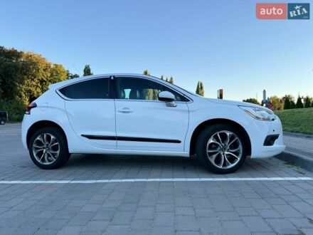 Белый Ситроен ДС4, объемом двигателя 1.6 л и пробегом 219 тыс. км за 8000 $, фото 1 на Automoto.ua