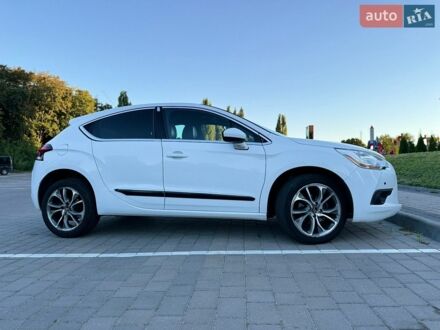 Белый Ситроен ДС4, объемом двигателя 1.6 л и пробегом 219 тыс. км за 8500 $, фото 1 на Automoto.ua