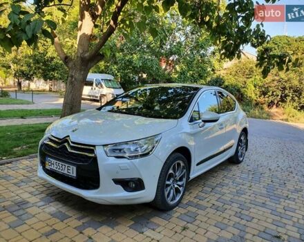 Белый Ситроен ДС4, объемом двигателя 1.6 л и пробегом 45 тыс. км за 10000 $, фото 1 на Automoto.ua