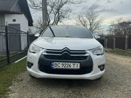 Белый Ситроен ДС4, объемом двигателя 1.6 л и пробегом 105 тыс. км за 10500 $, фото 1 на Automoto.ua