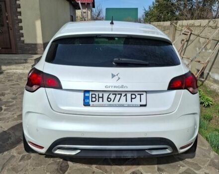 Белый Ситроен ДС4, объемом двигателя 2 л и пробегом 123 тыс. км за 12500 $, фото 1 на Automoto.ua