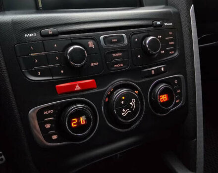 Чорний Сітроен ДС4, об'ємом двигуна 1.6 л та пробігом 180 тис. км за 9300 $, фото 21 на Automoto.ua