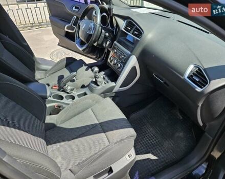 Чорний Сітроен ДС4, об'ємом двигуна 1.6 л та пробігом 222 тис. км за 7300 $, фото 10 на Automoto.ua