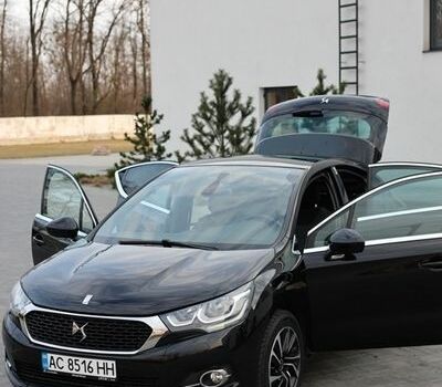 Черный Ситроен ДС4, объемом двигателя 1.56 л и пробегом 158 тыс. км за 12500 $, фото 1 на Automoto.ua