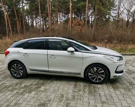 Белый Ситроен ДС5, объемом двигателя 2 л и пробегом 190 тыс. км за 11000 $, фото 2 на Automoto.ua