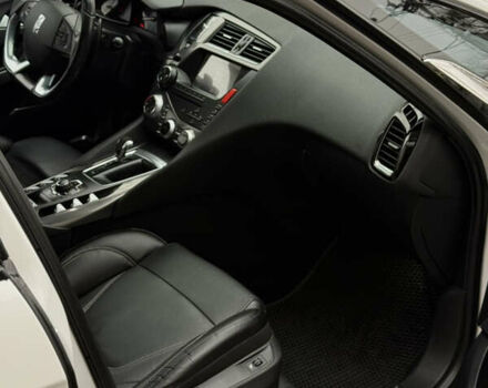 Белый Ситроен ДС5, объемом двигателя 1.6 л и пробегом 147 тыс. км за 11150 $, фото 34 на Automoto.ua