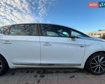 Білий Сітроен ДС5, об'ємом двигуна 2 л та пробігом 239 тис. км за 12700 $, фото 16 на Automoto.ua